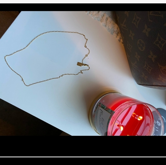 Miranda Frye gold necklace worn 1x - Picture 2 of 3